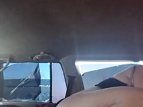 bootiebby online show from December 18, 9:18 pm