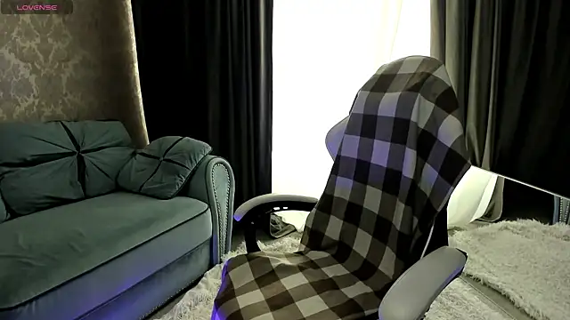 XLindaMilfX online show from November 6, 1:26 pm