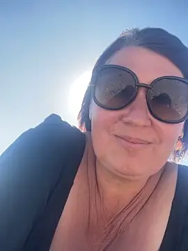 XLindaMilfX online show from September 13, 12:27 pm