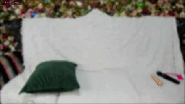 XLindaMilfX online show from April 11, 6:10 am