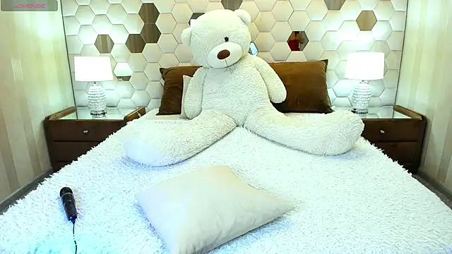 XLindaMilfX online show from April 19, 7:20 am