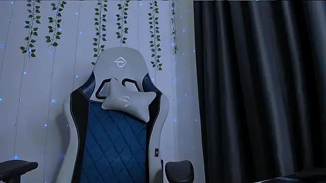 KarlaSim online show from March 4, 1:19 pm