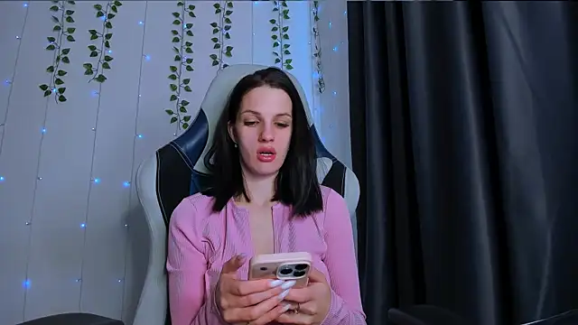 KarlaSim online show from March 8, 11:24 am