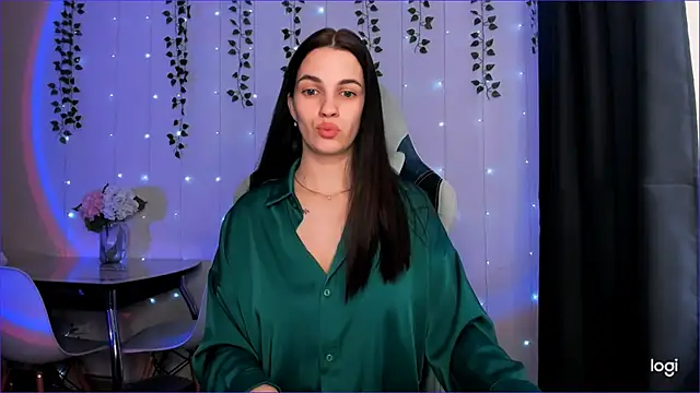 Snapshot of KarlaSim chatting on February 5, 11:55 am KarlaSim online show from February 5, 11:55 am