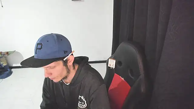 Snapshot of Jeff_Walton@xh chatting on December 15, 4:40 am Jeff Waltonxh online show from December 15, 4:40 am