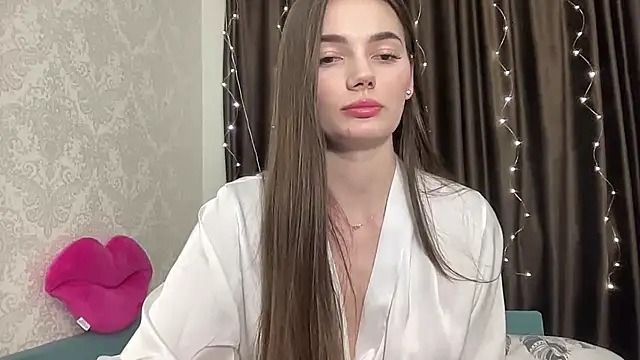 Snapshot of Miracle_angel_ chatting on February 21, 9:43 pm Miracle angel online show from February 21, 9:43 pm