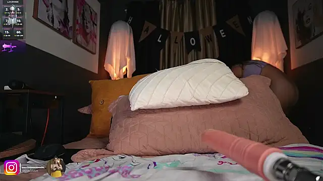 Snapshot of Emilyjhonson_01 chatting on October 29, 11:20 am Emilyjhonson 01 online show from October 29, 11:20 am