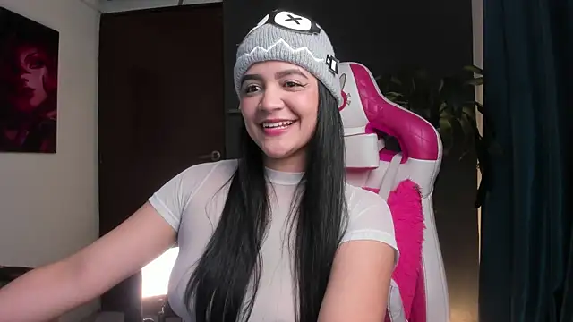 Snapshot of Emilyjhonson_01 chatting on July 15, 1:51 pm Emilyjhonson 01 online show from July 15, 1:51 pm