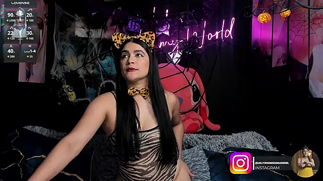 Snapshot of Emilyjhonson_01 chatting on October 24, 4:28 pm Emilyjhonson 01 online show from October 24, 4:28 pm