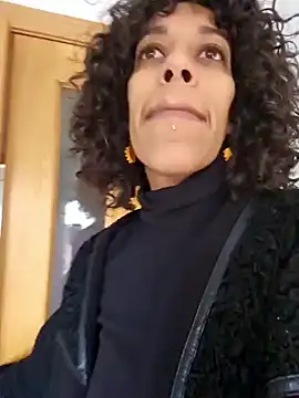 Snapshot of Goldenlace chatting on February 20, 1:02 pm Goldenlace online show from February 20, 1:02 pm