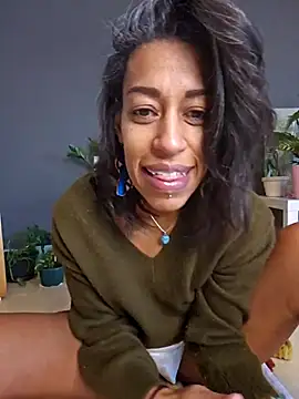 Snapshot of Goldenlace chatting on February 18, 11:06 am Goldenlace online show from February 18, 11:06 am