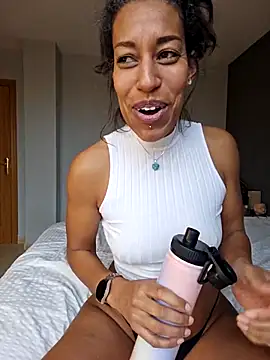 Snapshot of Goldenlace chatting on February 11, 1:11 pm Goldenlace online show from February 11, 1:11 pm