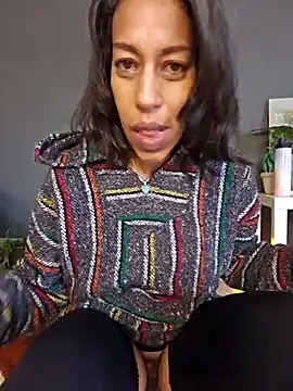 Snapshot of Goldenlace chatting on February 17, 9:39 am Goldenlace online show from February 17, 9:39 am