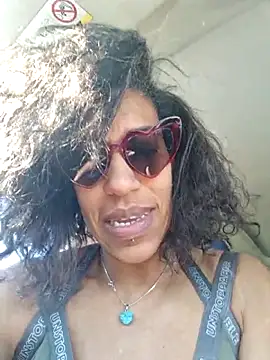 Snapshot of Goldenlace chatting on February 23, 12:06 pm Goldenlace online show from February 23, 12:06 pm