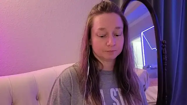 Snapshot of Vivian_MayXxX chatting on December 16, 10:14 pm Vivian MayXxX online show from December 16, 10:14 pm