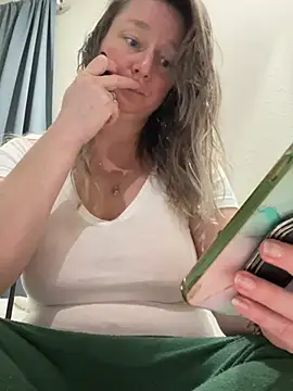 Snapshot of Vivian_MayXxX chatting on March 9, 9:03 pm Vivian MayXxX online show from March 9, 9:03 pm