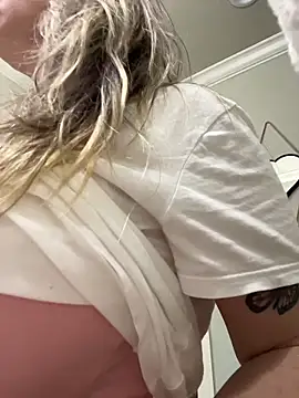 Snapshot of Vivian_MayXxX chatting on November 19, 1:49 am Vivian MayXxX online show from November 19, 1:49 am