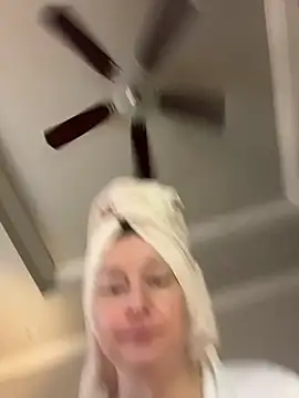 Vivian MayXxX online show from December 21, 9:26 pm