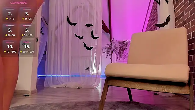 Snapshot of AzaliaSwallows chatting on October 25, 2:28 pm AzaliaSwallows online show from October 25, 2:28 pm