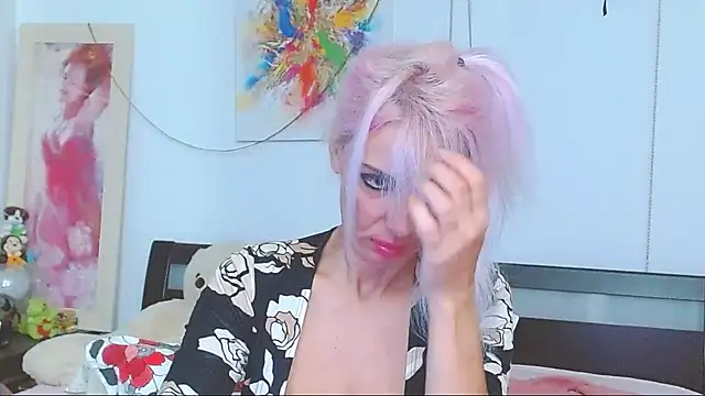 HoneyLara online show from October 11, 7:04 pm