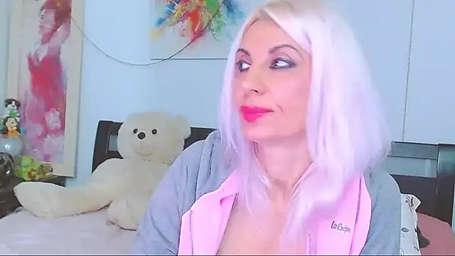 HoneyLara online show from November 15, 9:08 pm