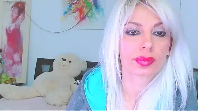 HoneyLara online show from January 18, 11:30 pm