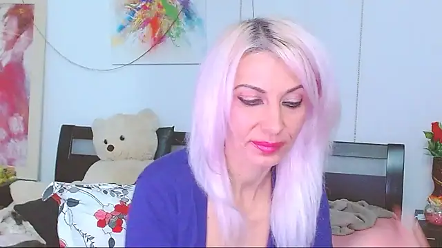 HoneyLara online show from November 3, 10:35 pm