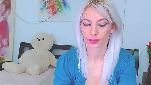 HoneyLara online show from February 14, 7:25 pm