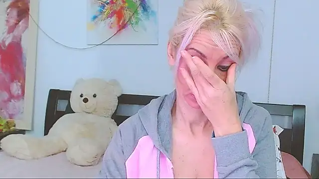 HoneyLara online show from November 19, 8:09 pm