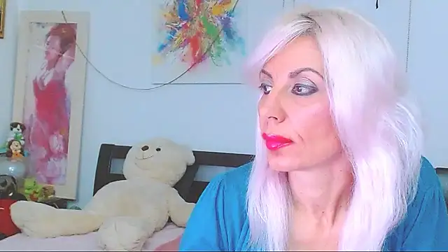 HoneyLara online show from December 17, 12:15 am