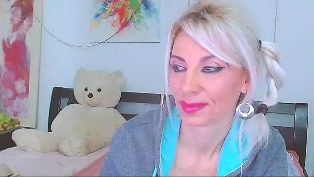 HoneyLara online show from March 3, 8:16 pm