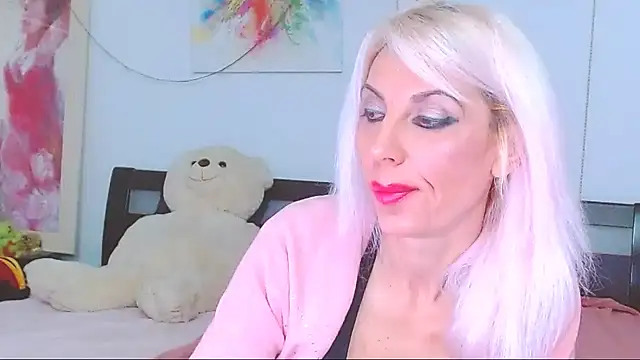 HoneyLara online show from December 16, 12:15 am