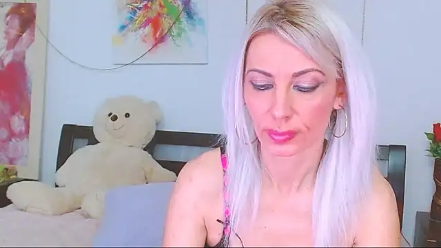 HoneyLara online show from February 15, 7:31 am