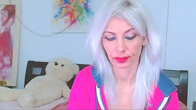 HoneyLara online show from December 21, 10:32 pm