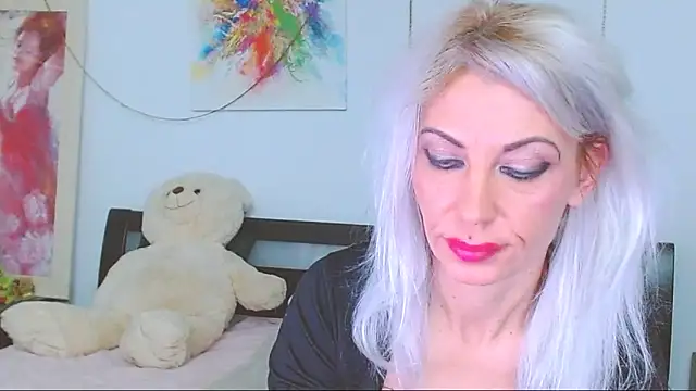 HoneyLara online show from February 5, 1:12 am