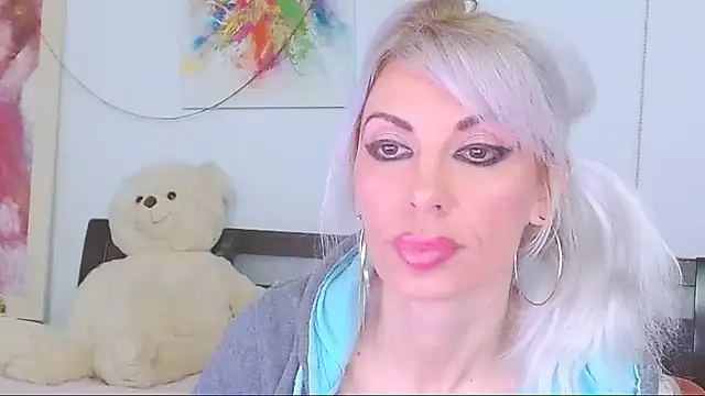 HoneyLara online show from March 9, 9:29 pm