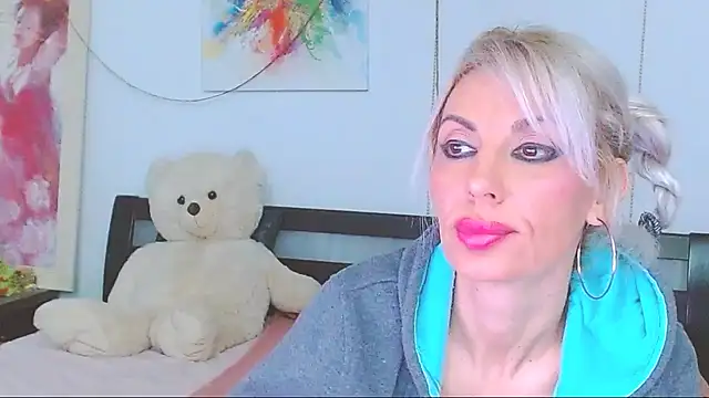 HoneyLara online show from February 28, 7:35 pm