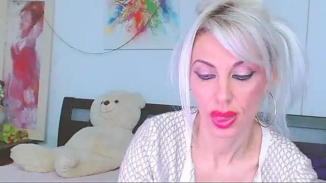 HoneyLara online show from January 9, 9:44 pm