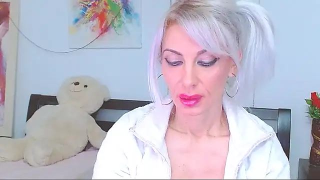 HoneyLara online show from February 4, 2:06 am