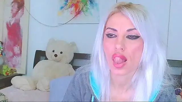 HoneyLara online show from March 6, 8:04 pm