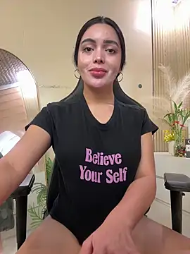 HotstuffCherrySummer online show from April 7, 11:01 am