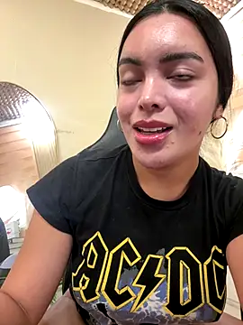 HotstuffCherrySummer online show from November 17, 8:18 am