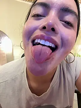 HotstuffCherrySummer online show from March 10, 8:18 am