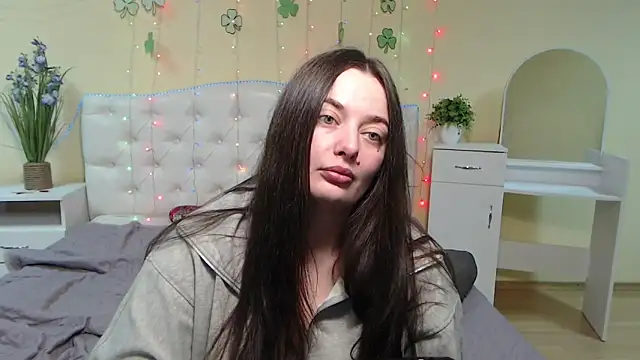 Snapshot of MilanaPrice chatting on March 20, 3:47 pm MilanaPrice online show from March 20, 3:47 pm