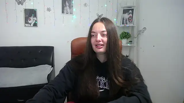 Snapshot of MilanaPrice chatting on October 5, 5:09 am MilanaPrice online show from October 5, 5:09 am