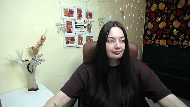 Snapshot of MilanaPrice chatting on November 23, 6:29 pm MilanaPrice online show from November 23, 6:29 pm