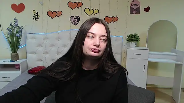 Snapshot of MilanaPrice chatting on February 10, 6:35 pm MilanaPrice online show from February 10, 6:35 pm