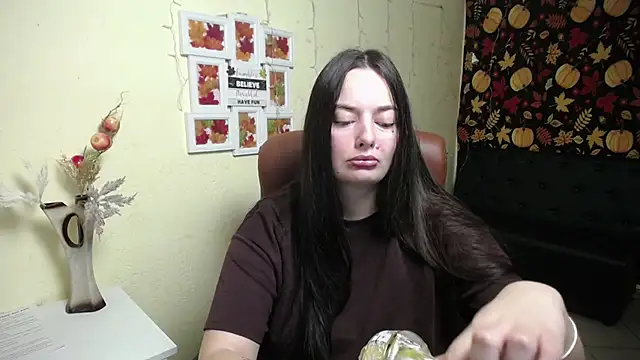 Snapshot of MilanaPrice chatting on November 22, 6:23 am MilanaPrice online show from November 22, 6:23 am