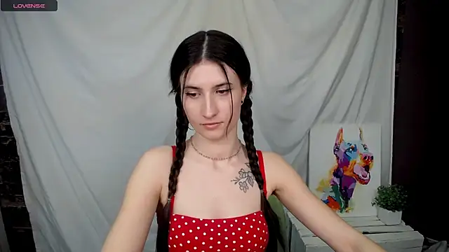 Snapshot of MaryEm976 chatting on March 11, 9:02 am MaryEm976 online show from March 11, 9:02 am