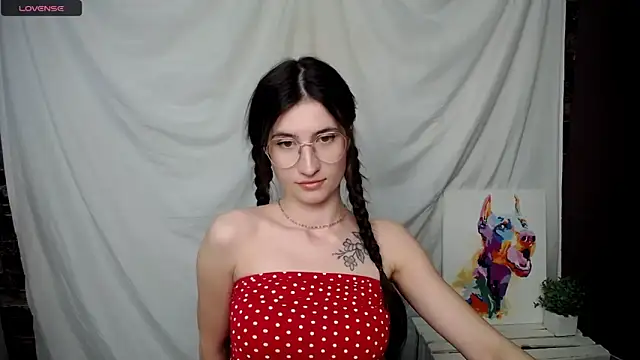 Snapshot of MaryEm976 chatting on March 10, 8:39 am MaryEm976 online show from March 10, 8:39 am